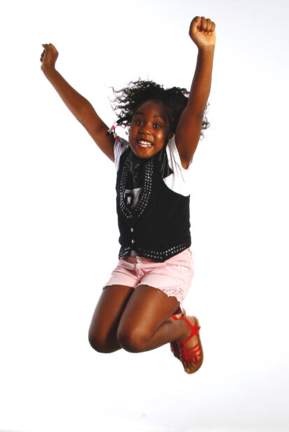 Charo Okpara niña imagen negra Broadway Model.jpg