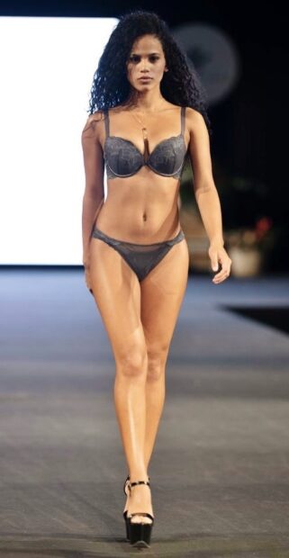 Vitoria Silva modelo pasarela imagen Broadway Model.jpg